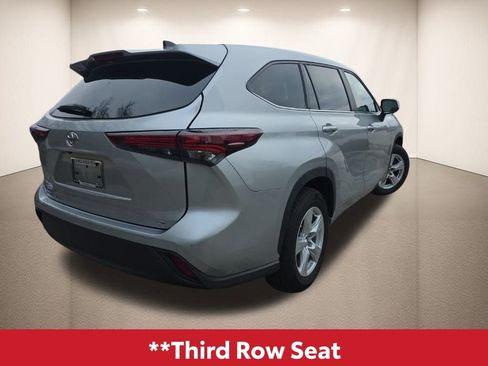 Used 2024 Toyota Highlander LE image 6