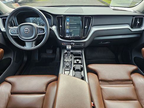 Used 2019 Volvo XC60 T5 Momentum w/ Protection Package Premier AWD/4WD image 9