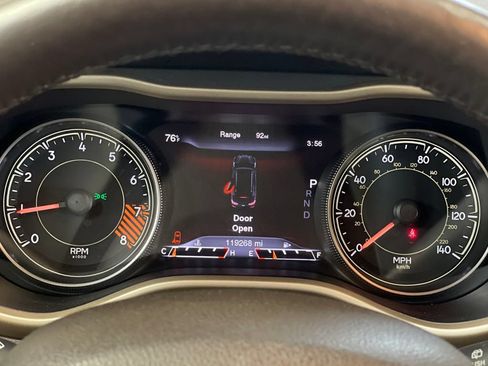 Used 2014 Jeep Cherokee Trailhawk w/ Comfort/Convenience Group AWD/4WD image 21