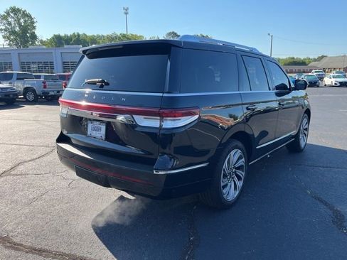 Used 2022 Lincoln Navigator Reserve AWD/4WD image 3