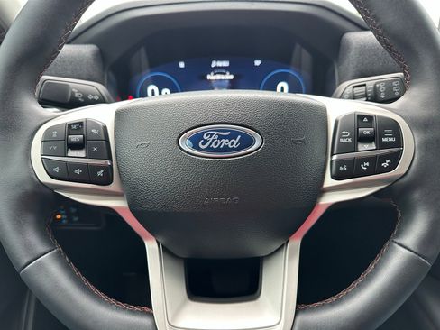 Used 2025 Ford Explorer Active w/ Active Comfort Package RWD image 13
