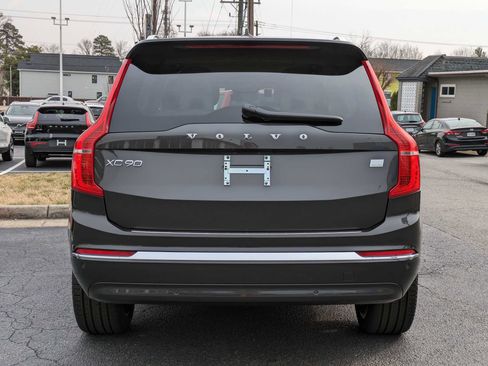 Certified 2024 Volvo XC90 T8 Plus AWD/4WD image 5
