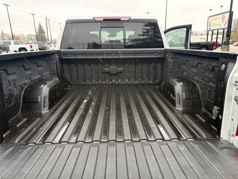 Used 2022 Chevrolet Silverado 1500 LT AWD/4WD image 26