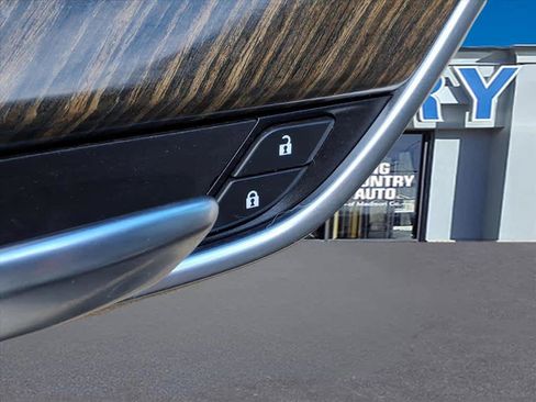 Used 2017 Cadillac XT5 FWD image 14