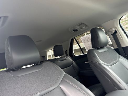 Used 2025 Ford Explorer Active w/ Active Comfort Package image 18