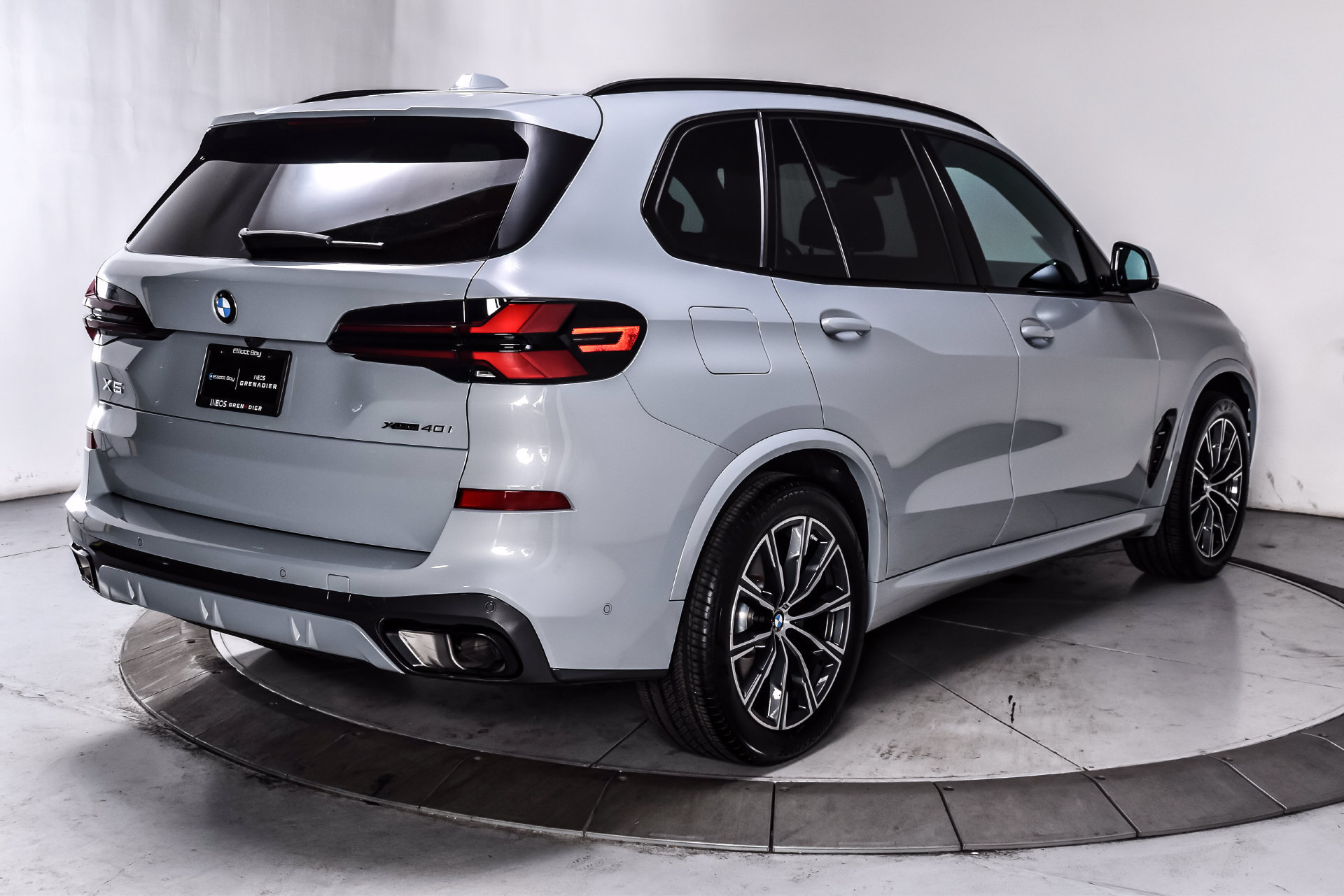 Used 2024 BMW X5 xDrive40i w/ M Sport Package AWD/4WD image 5