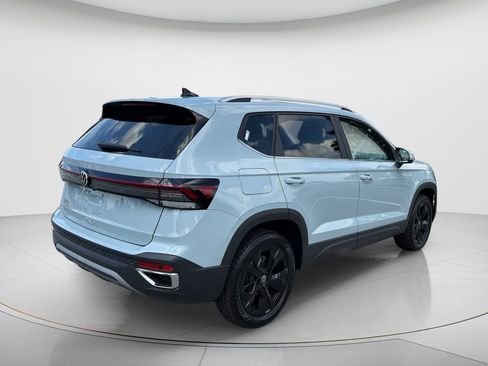 New 2026 Volkswagen Taos SE FWD image 5
