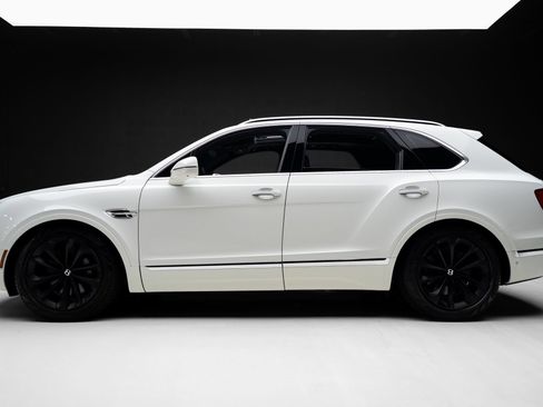 Used 2018 Bentley Bentayga AWD/4WD image 17