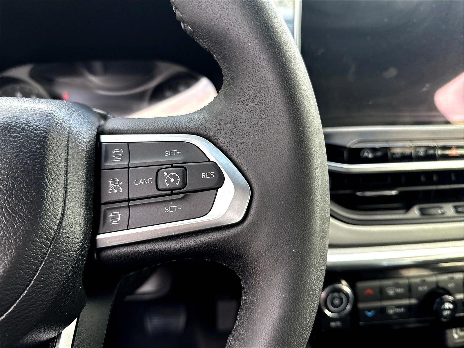 Used 2023 Jeep Compass Limited w/ Sun and Sound Group AWD/4WD image 14