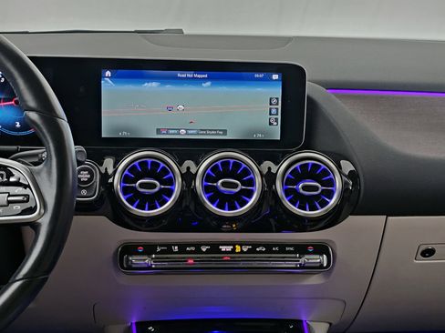 Used 2021 Mercedes-Benz GLA 250 4MATIC image 35