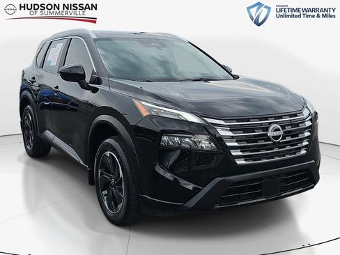 Used 2025 Nissan Rogue SV w/ SV Premium Package FWD image 1