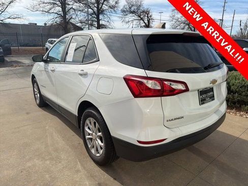 Used 2020 Chevrolet Equinox LS w/ LS Convenience Package image 4