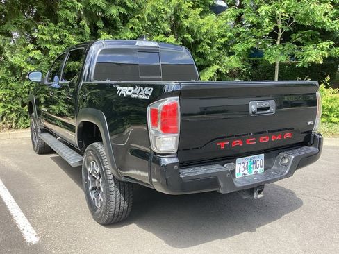 Used 2020 Toyota Tacoma TRD Off-Road w/ TRD Premium Off Road Package AWD/4WD image 9