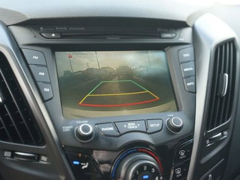 Used 2016 Hyundai Veloster Turbo FWD image 25