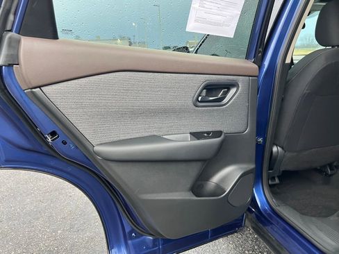 Used 2023 Nissan Rogue S image 17