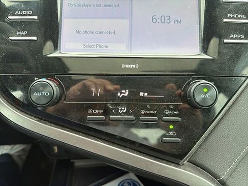 Used 2020 Toyota Camry SE FWD image 17