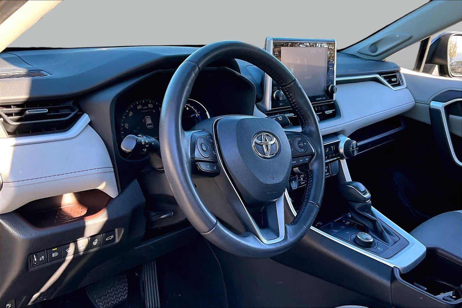 Used 2022 Toyota RAV4 Limited AWD/4WD image 18