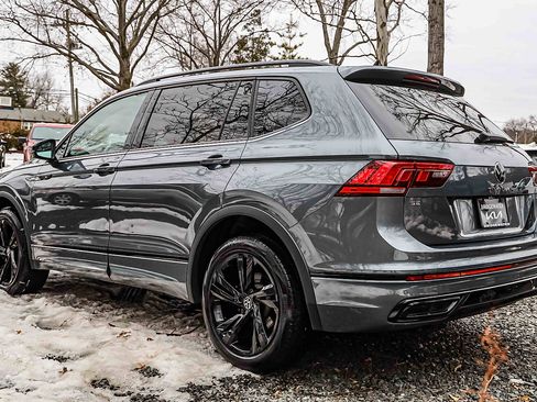 Used 2024 Volkswagen Tiguan SE R-Line image 4