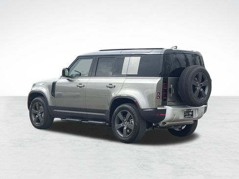 Used 2025 Land Rover Defender 110 S image 3