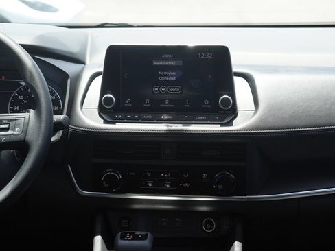 Used 2025 Nissan Rogue S FWD image 27