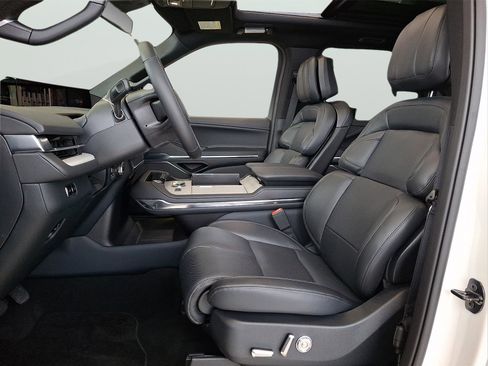 New 2025 Lincoln Navigator L Reserve w/ Jet Appearance Package AWD/4WD image 9