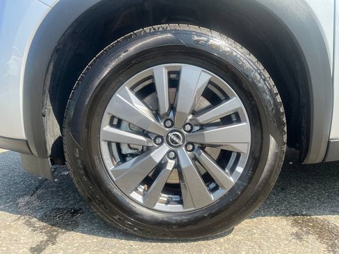 Used 2025 Nissan Pathfinder SV AWD/4WD image 13