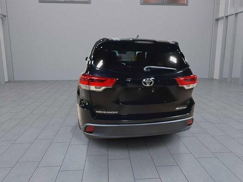 Used 2017 Toyota Highlander XLE AWD/4WD image 7