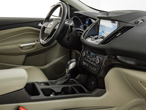 Used 2019 Ford Escape Titanium image 21