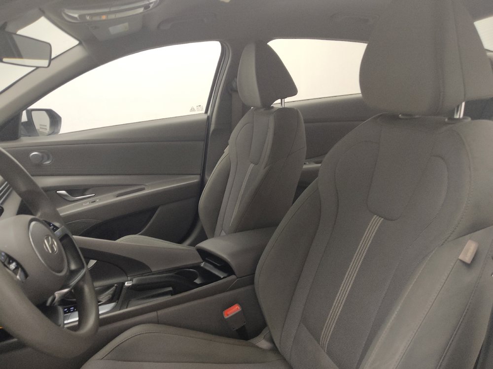 Used 2024 Hyundai Elantra SE FWD image 17