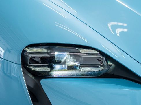 Used 2021 Porsche Taycan image 17