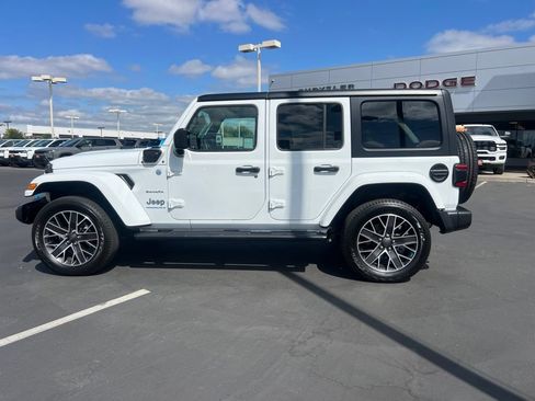 Used 2023 Jeep Wrangler Unlimited Sahara AWD/4WD image 23