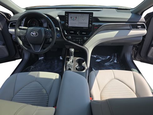 Used 2023 Toyota Camry SE w/ Audio Upgrade Package image 9
