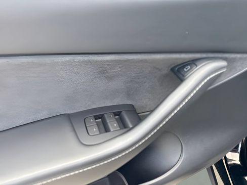 Used 2022 Tesla Model Y Performance AWD/4WD image 19