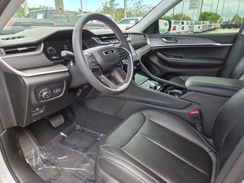 Used 2023 Jeep Grand Cherokee Limited RWD image 30