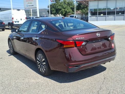 Used 2024 Nissan Altima 2.5 SV FWD image 7