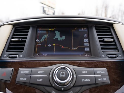 Used 2014 INFINITI QX80 4WD w/ Deluxe Touring Package image 32