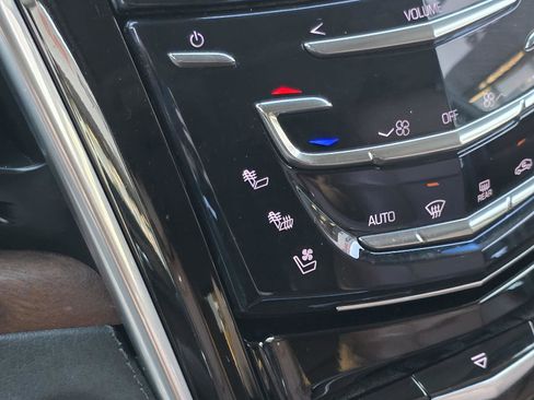 Used 2019 Cadillac Escalade Premium Luxury image 21