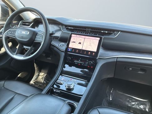 Used 2023 Jeep Grand Cherokee L Limited AWD/4WD image 14