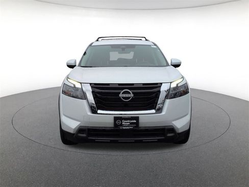 New 2025 Nissan Pathfinder SV image 2