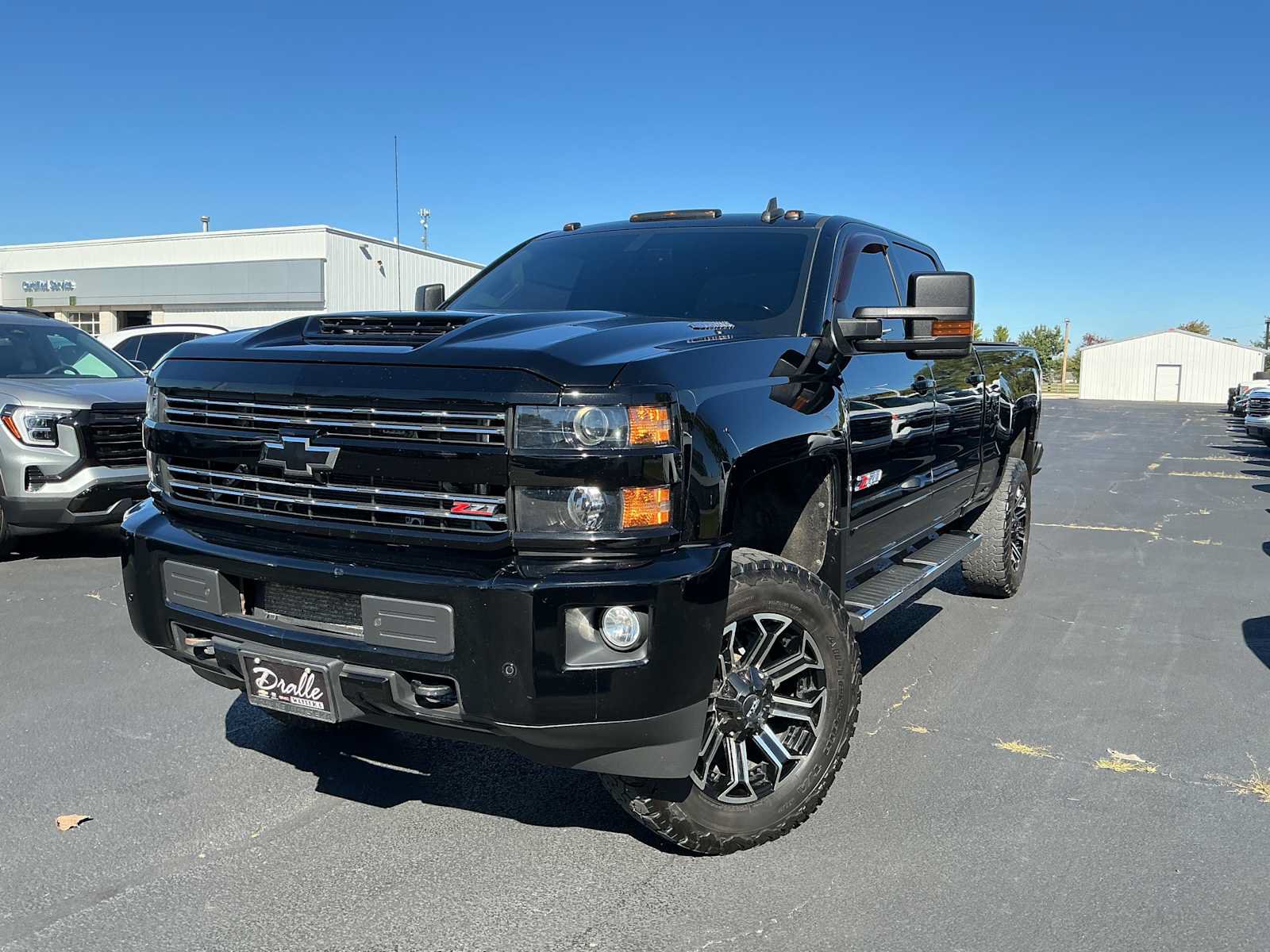 Used 2019 Chevrolet Silverado 2500 LT w/ Midnight Edition AWD/4WD image 3