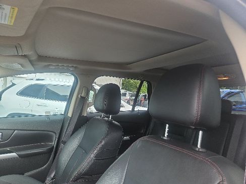 Used 2014 Ford Edge SEL w/ Equipment Group 205A FWD image 8