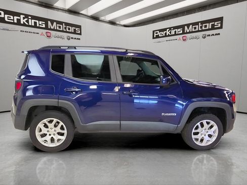 Used 2017 Jeep Renegade Latitude AWD/4WD image 6