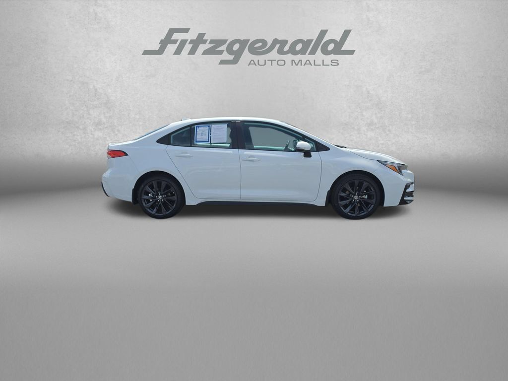 Used 2026 Toyota Corolla SE FWD image 9