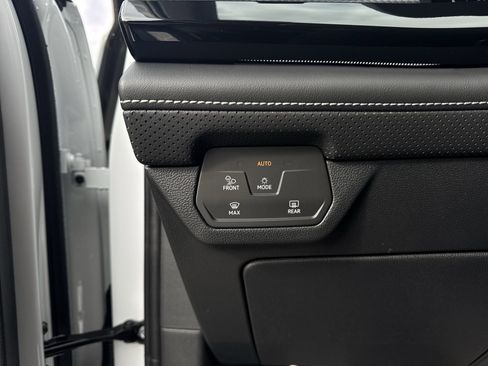 New 2026 Volkswagen Atlas Cross Sport SEL R-Line image 18