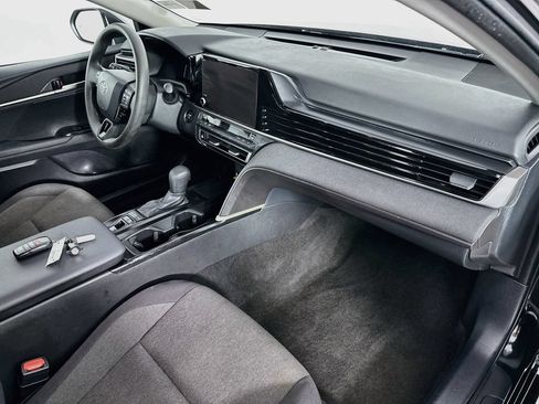 Used 2025 Toyota Camry LE FWD image 30