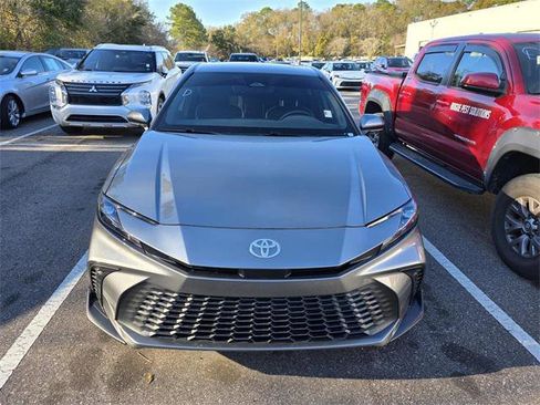 Certified 2025 Toyota Camry SE image 2