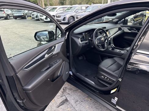 Certified 2025 Cadillac XT5 Premium Luxury image 19
