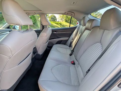 Used 2018 Toyota Camry SE w/ Moonroof Package FWD image 29