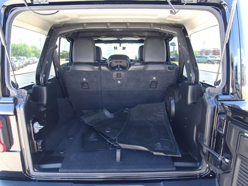 Used 2019 Jeep Wrangler Unlimited Sahara w/ Dual Top Group AWD/4WD image 15