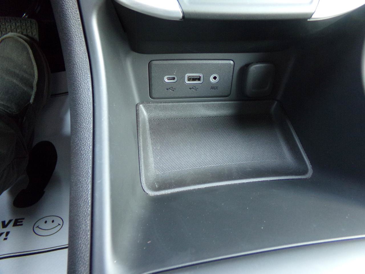 Used 2024 GMC Terrain SLE w/ Driver Convenience Package FWD image 27